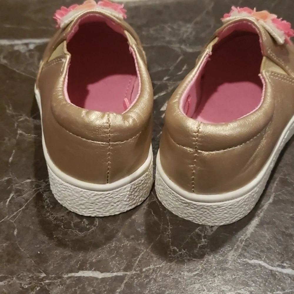 BC‎ footwear, Toddler Girls shoe, size 6, gold with llama/floral design
